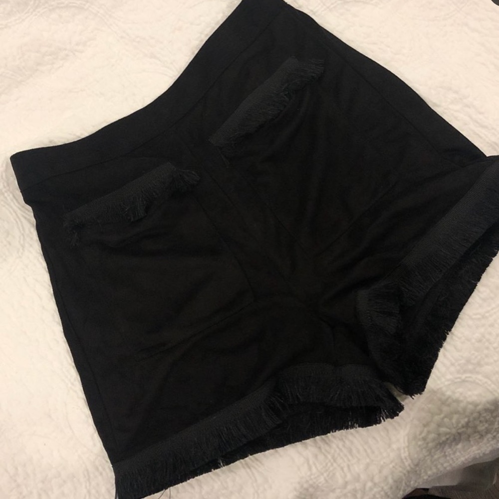 MISGUIDED Velvet shorts